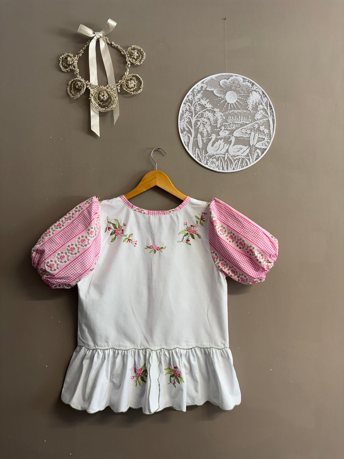 Blouse with pink sleeves