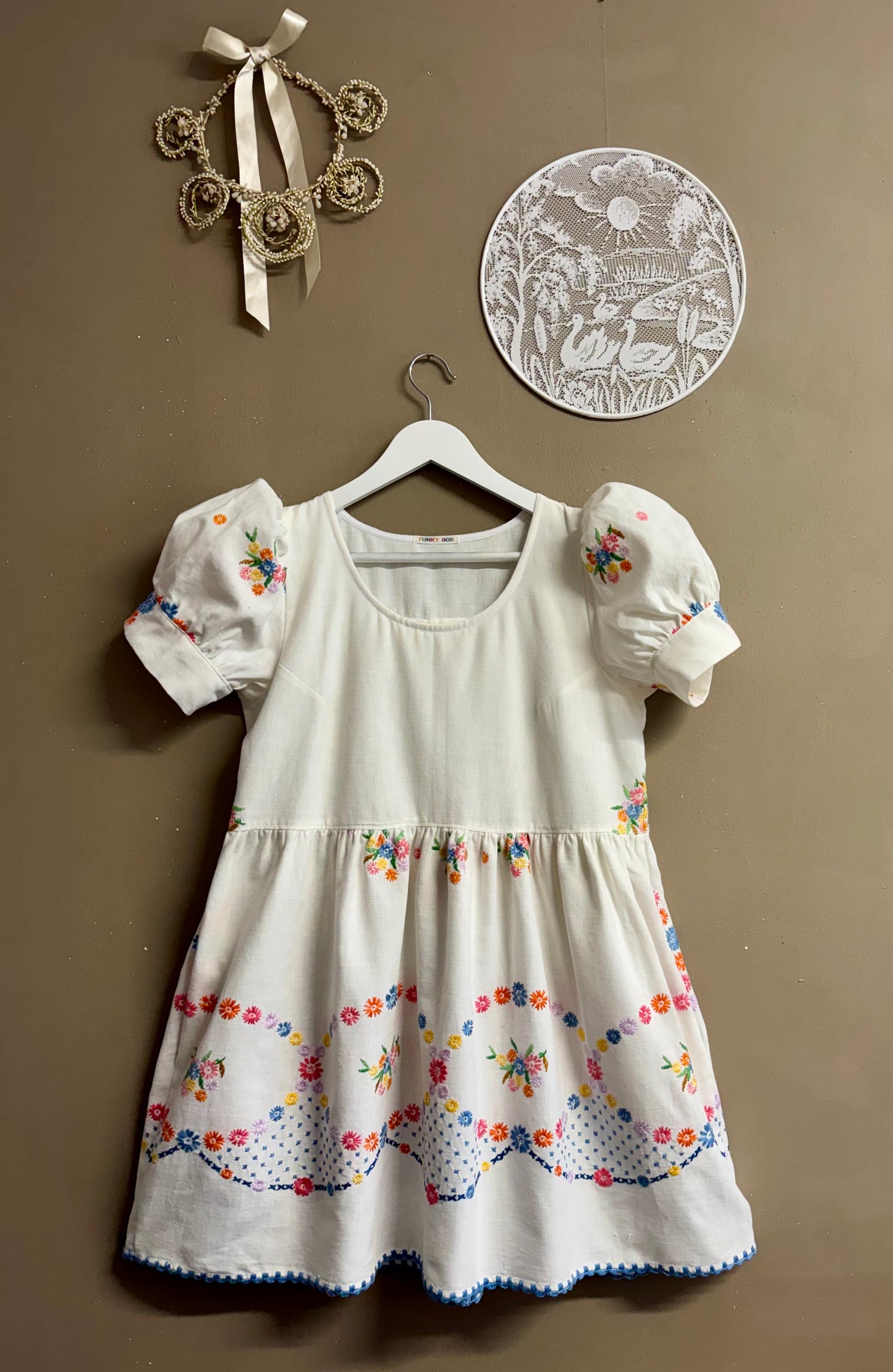 Dress with flowers embroidery