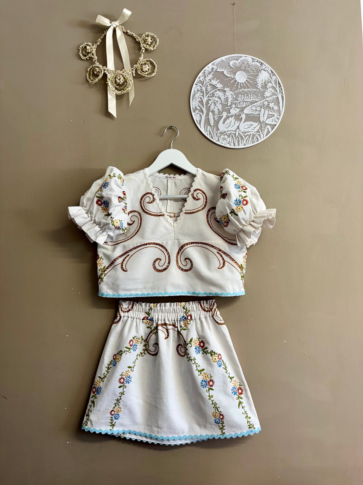 Twinset with embroidery
