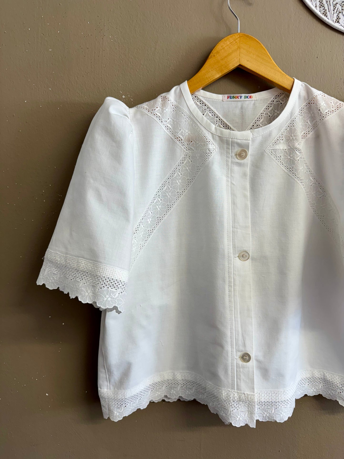 Embroidery with lace