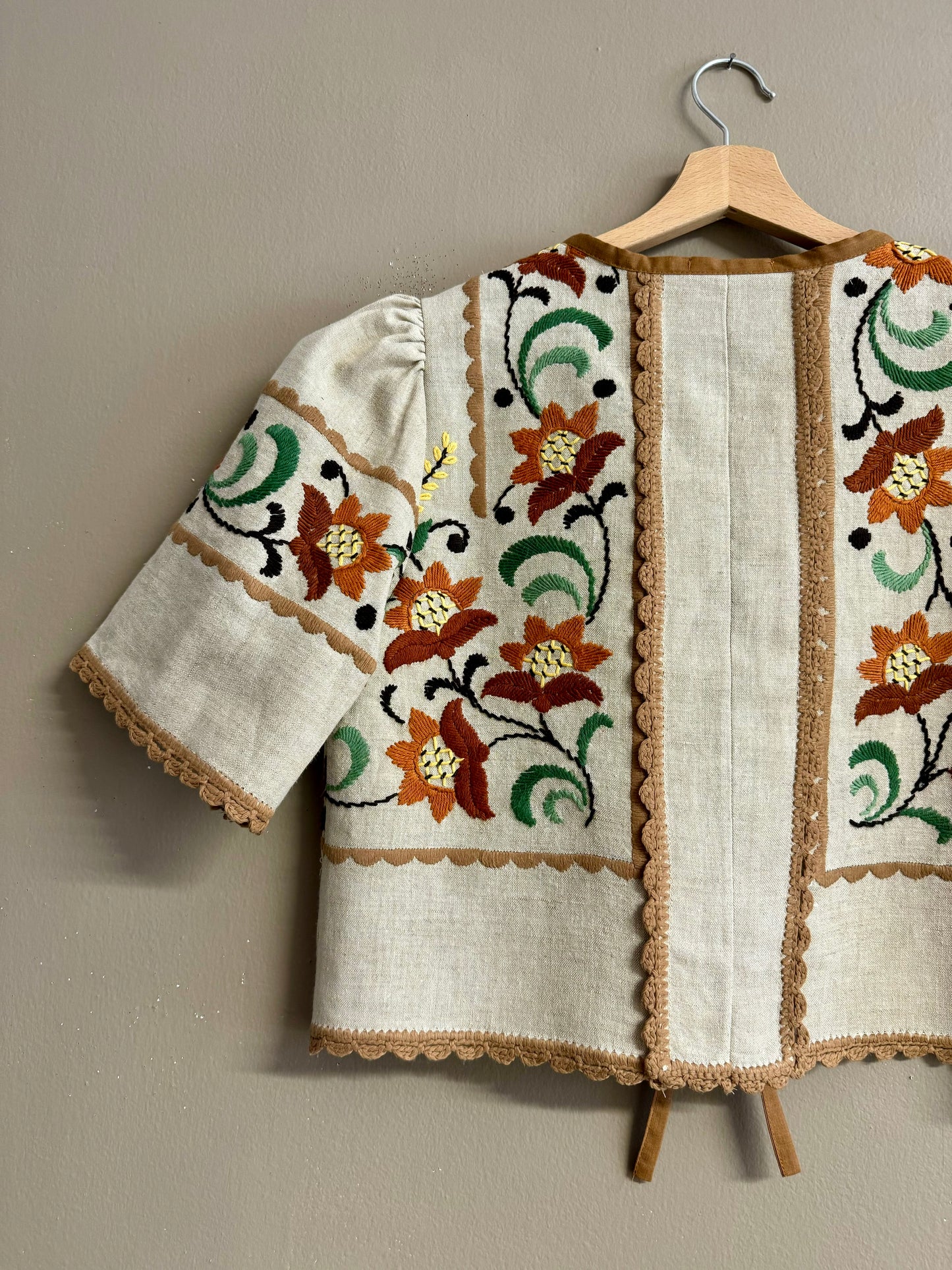Embroidery twinset