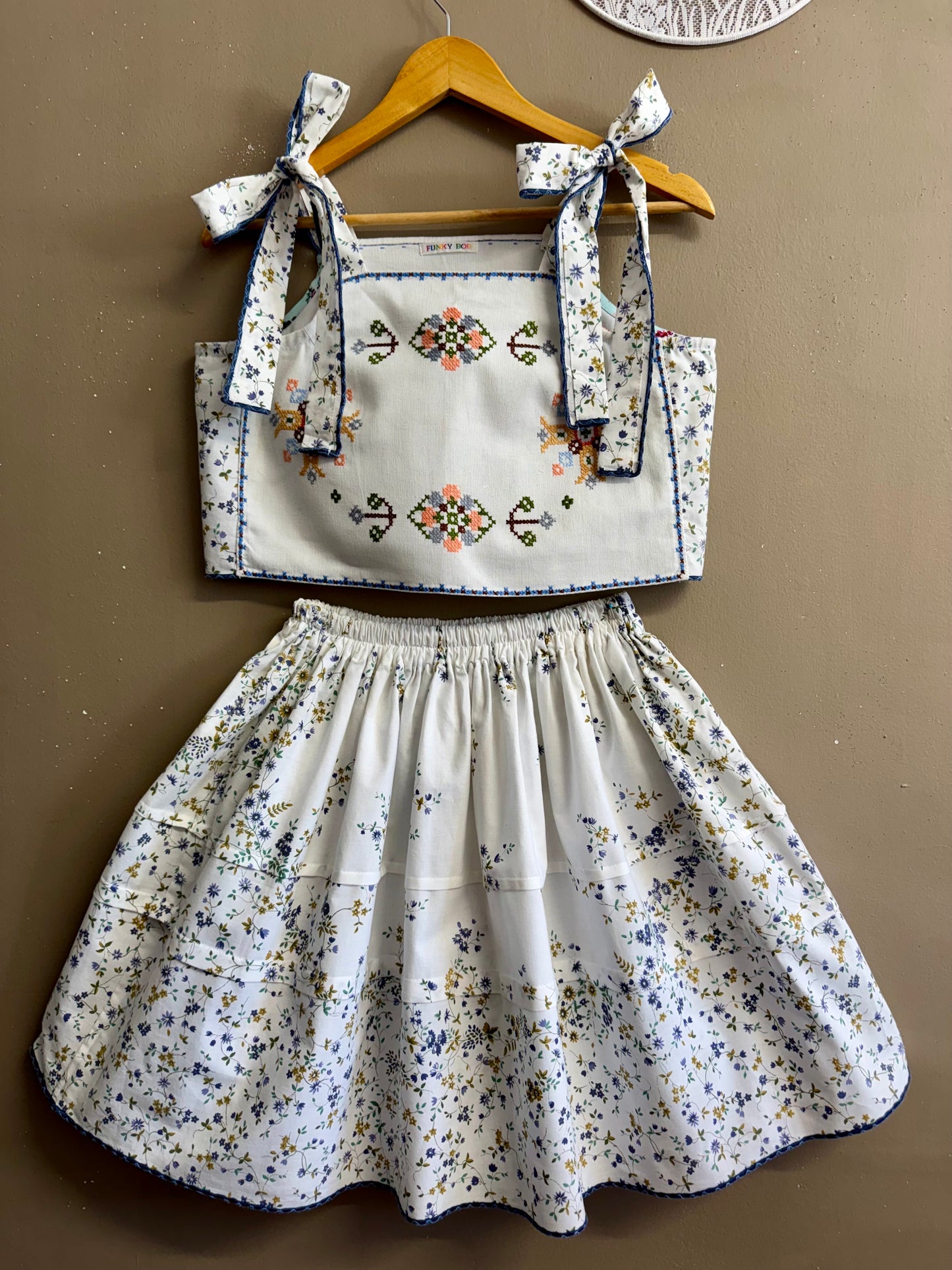 Embroidery flower twinset