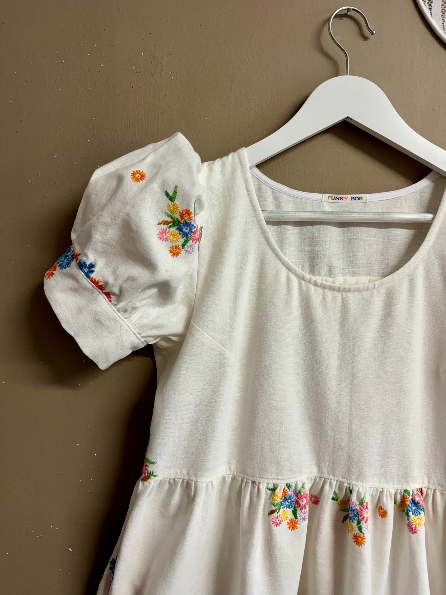 Dress with flowers embroidery