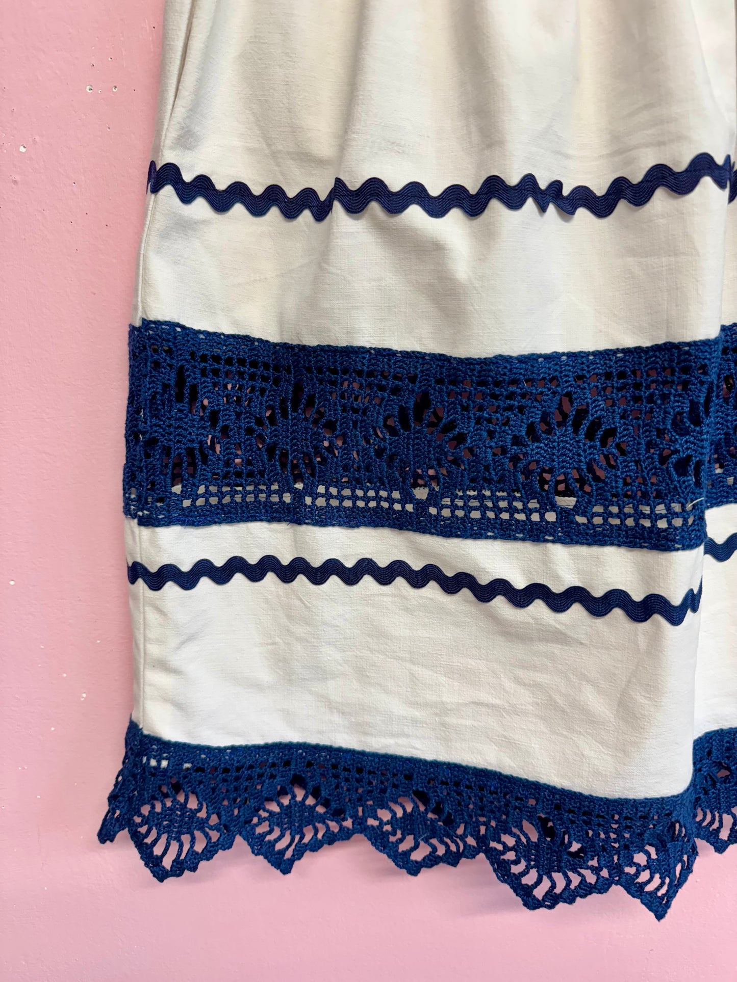 Cotton white skirt with blue embroidery