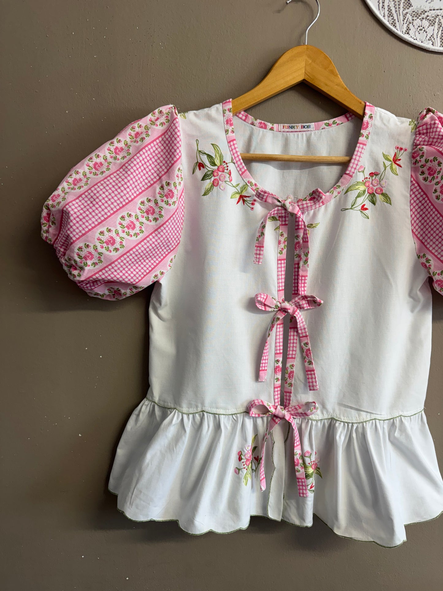 Blouse with pink sleeves