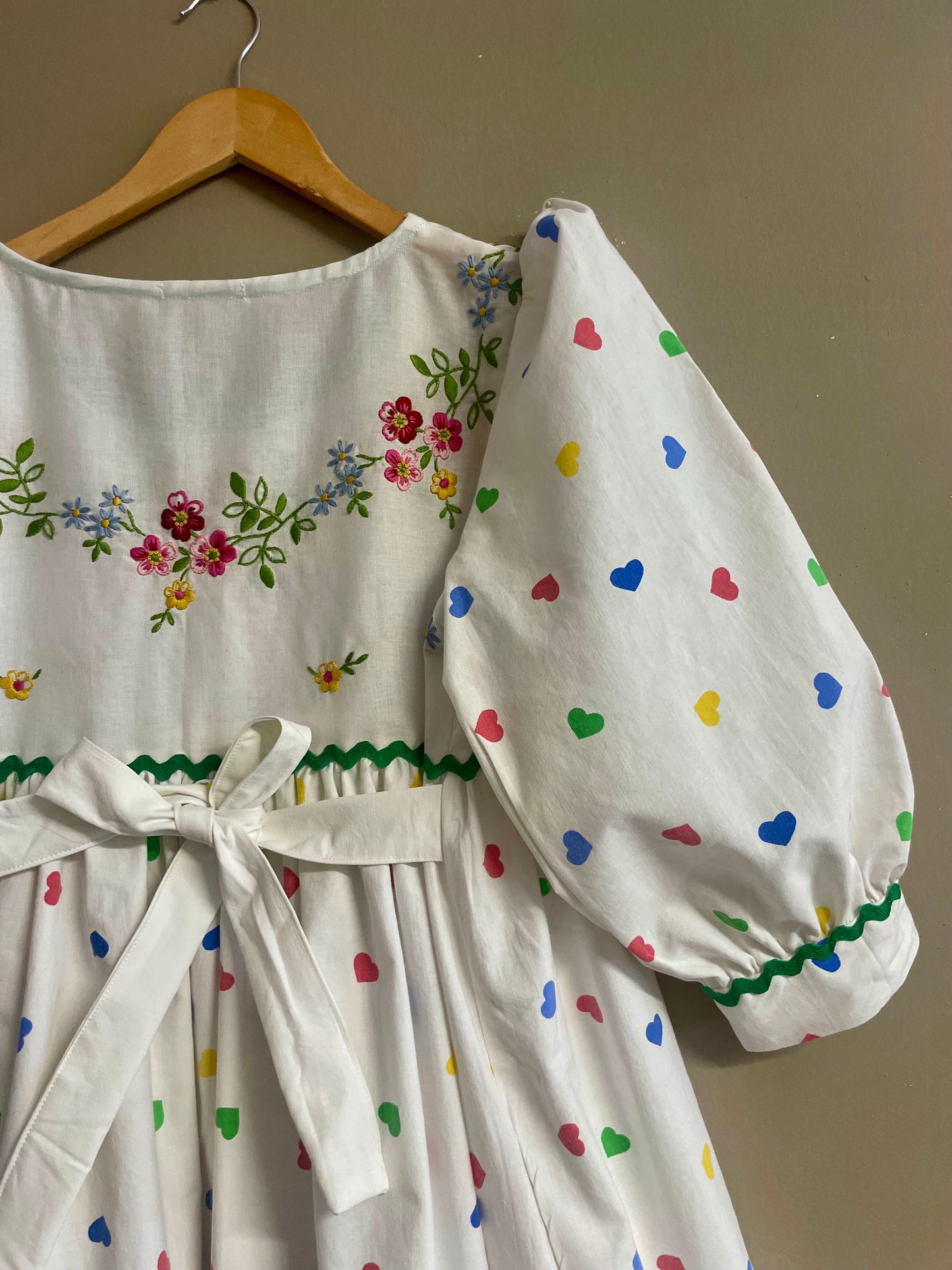 Dress with flover embroidery and hearts