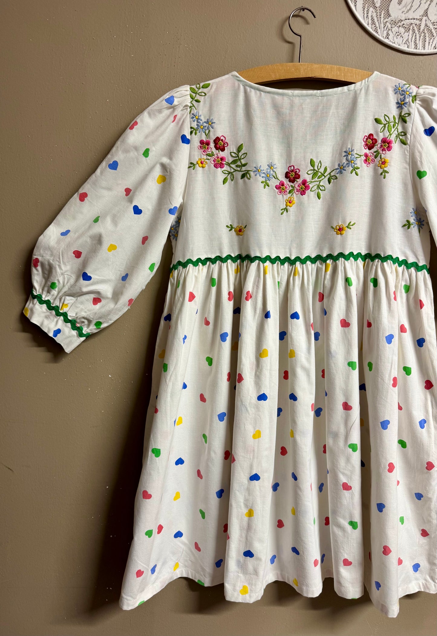 Dress with flover embroidery and hearts