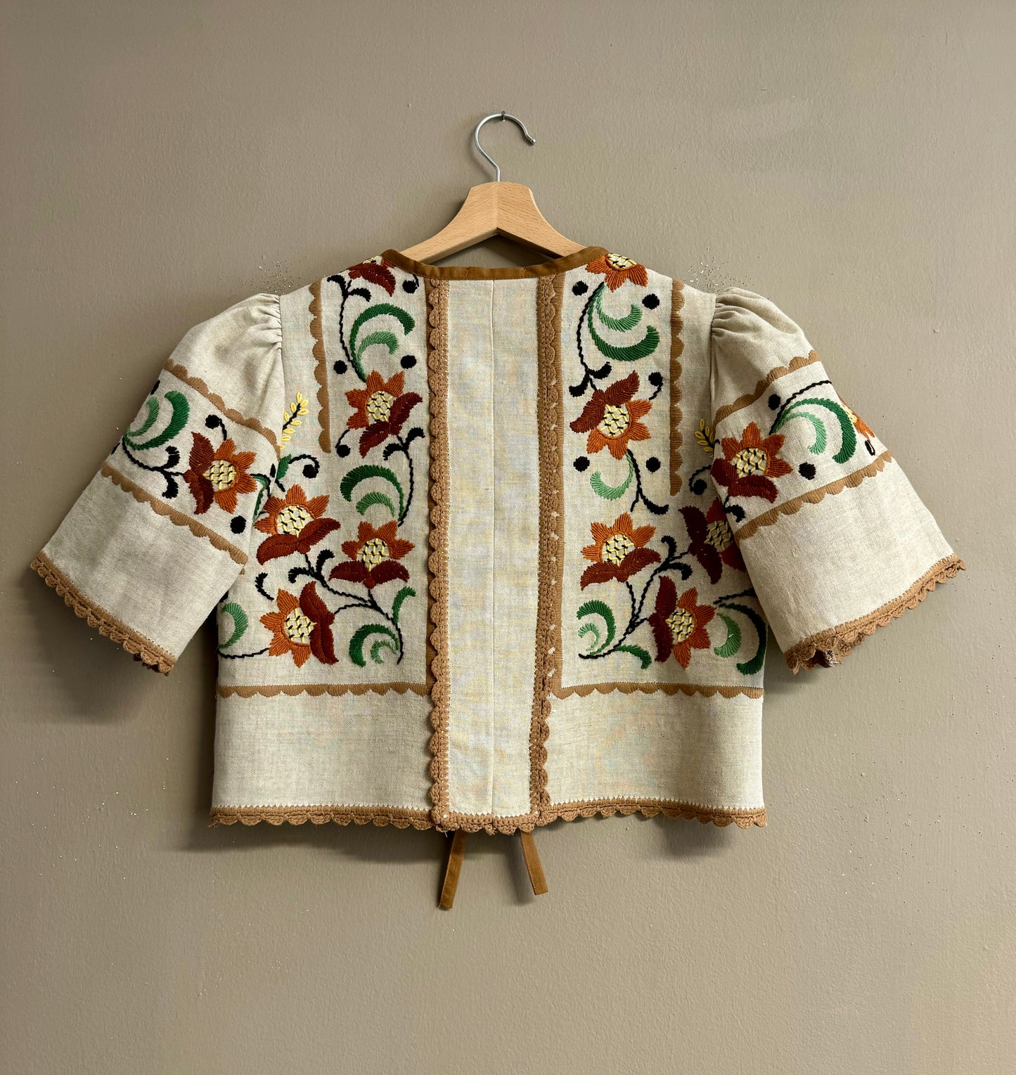 Embroidery twinset