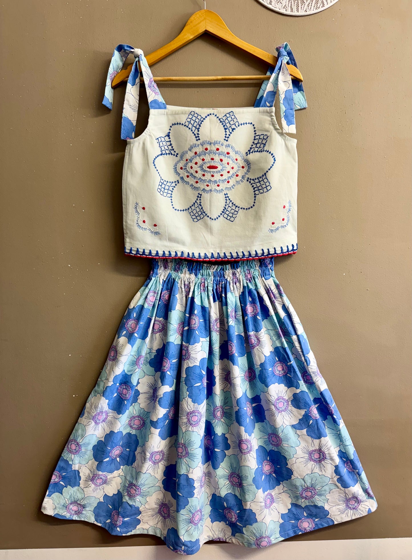 Blue twinset with embroidery