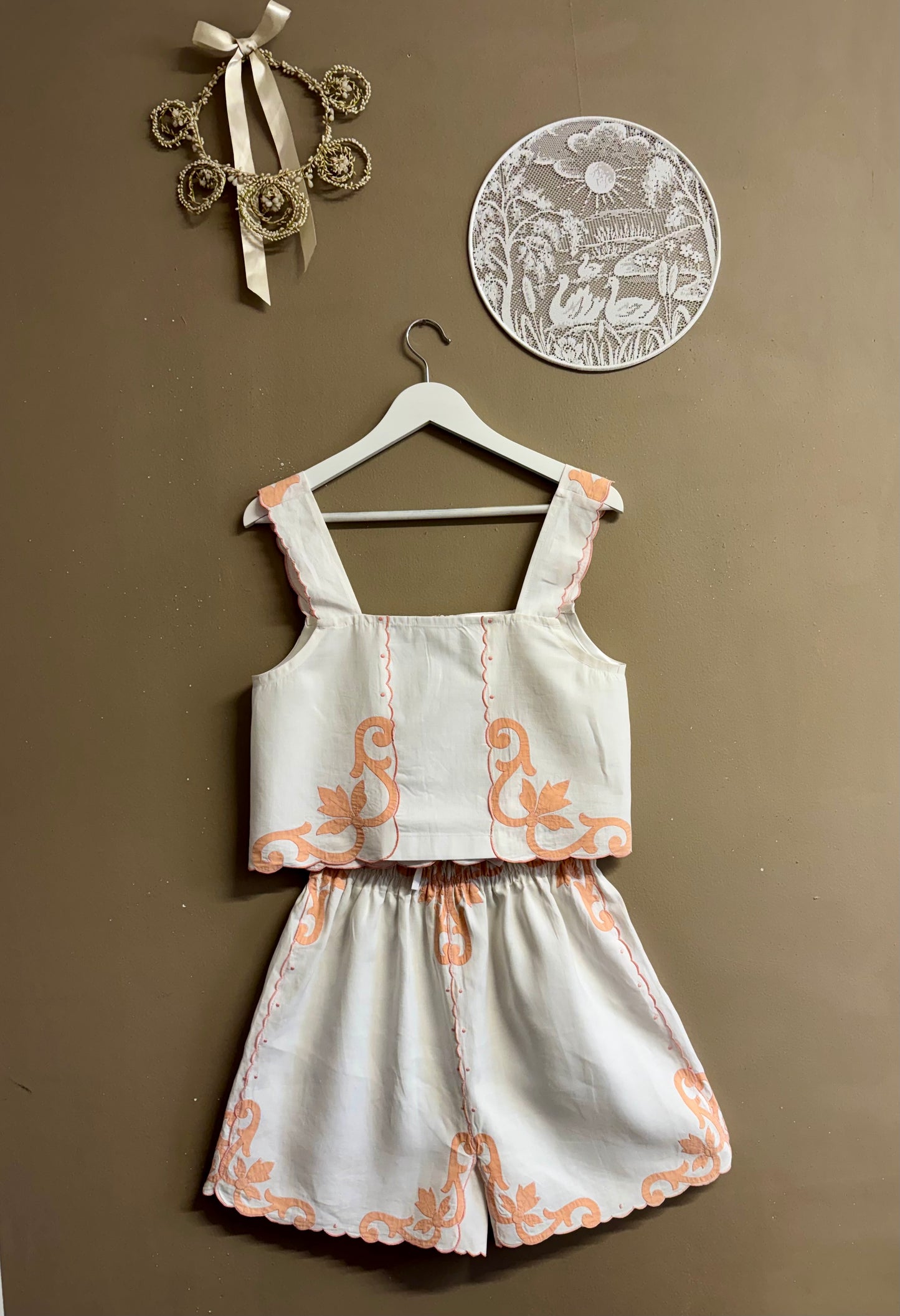 Embroidery linen twinset with collar