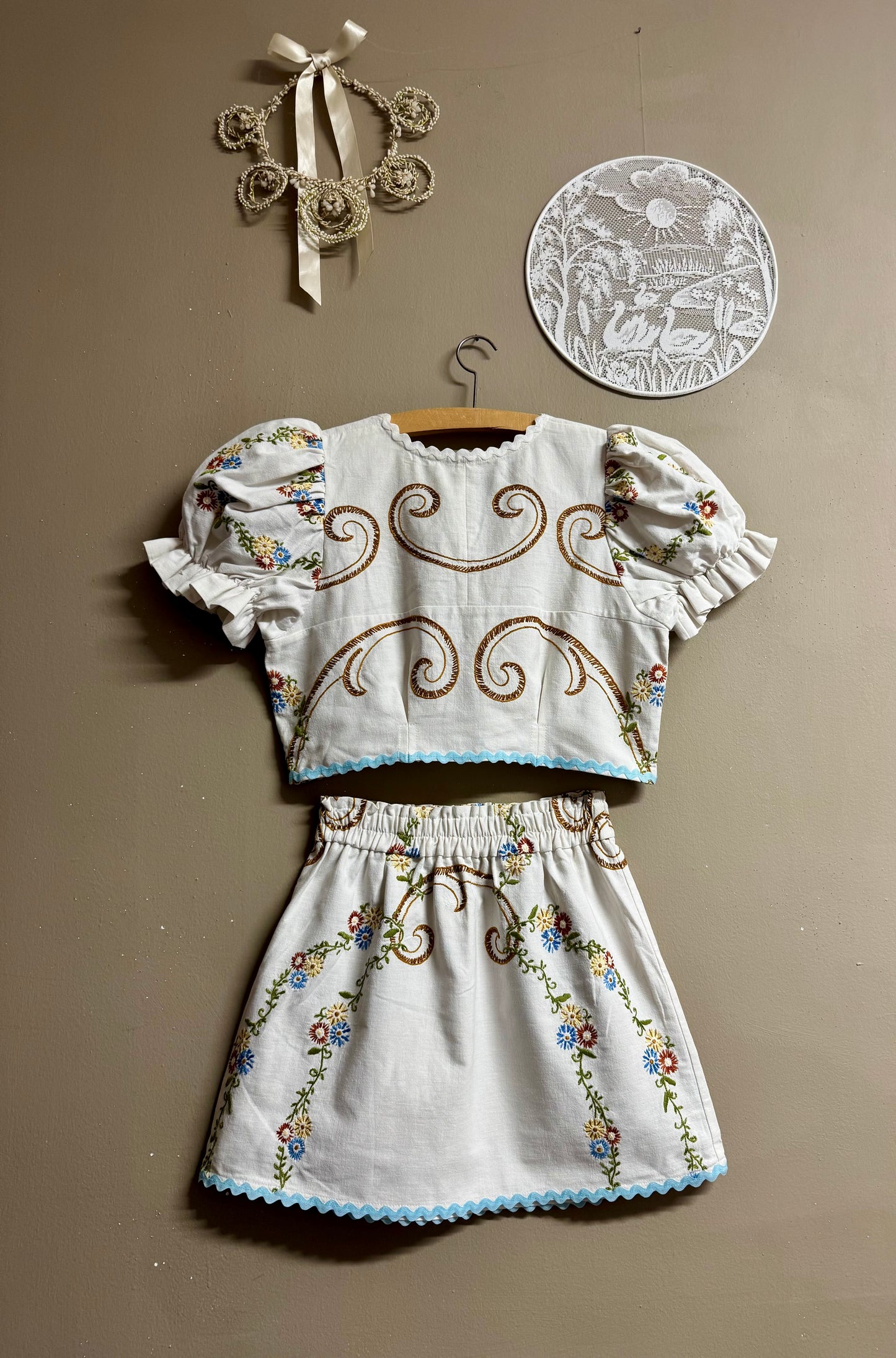 Twinset with embroidery