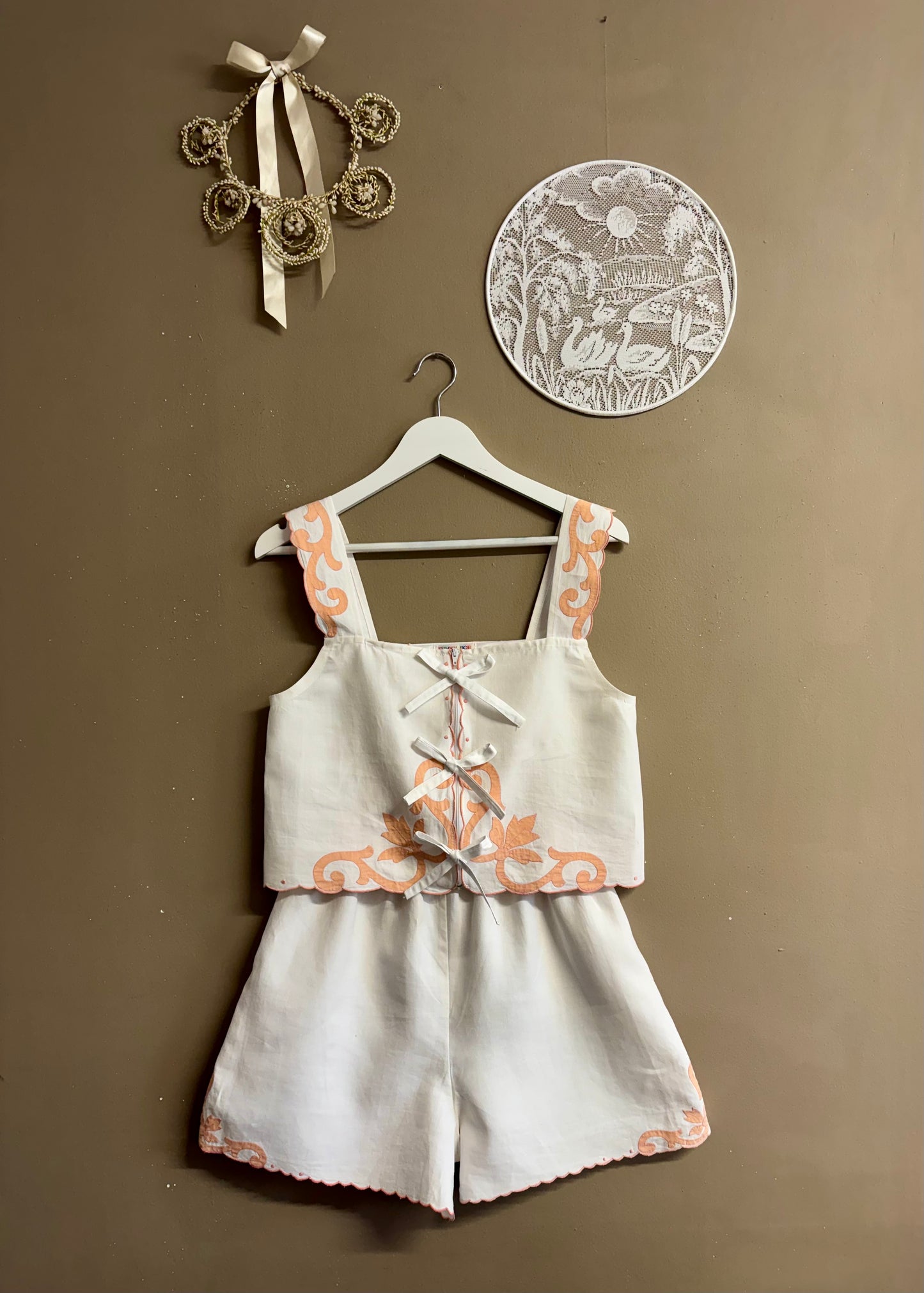 Embroidery linen twinset with collar