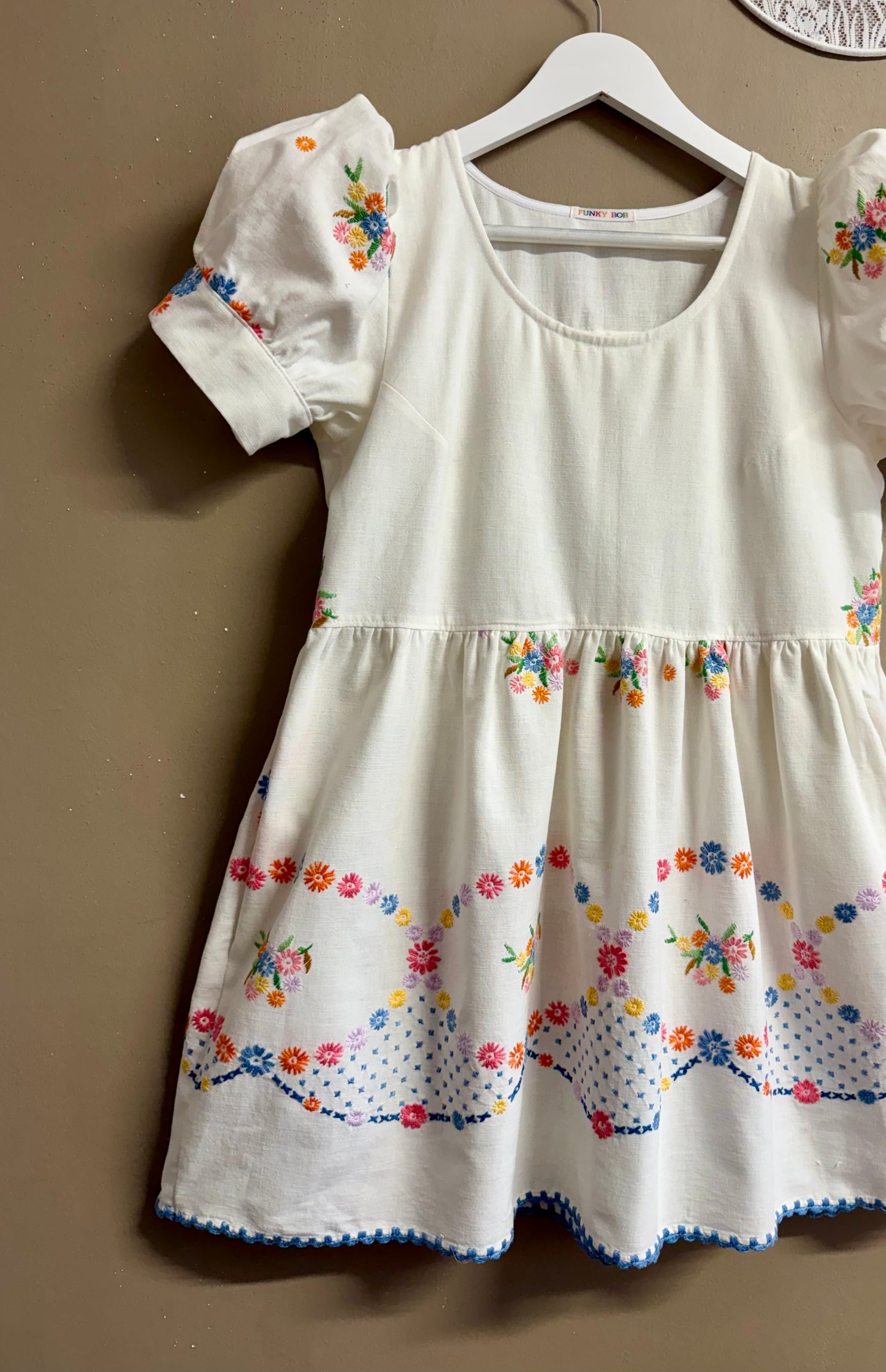 Dress with flowers embroidery