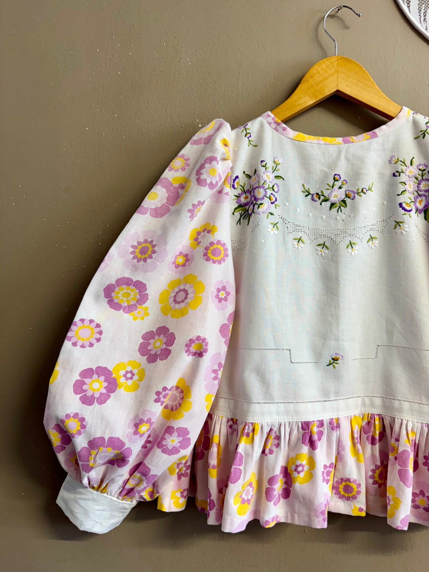 Embroidery blouse