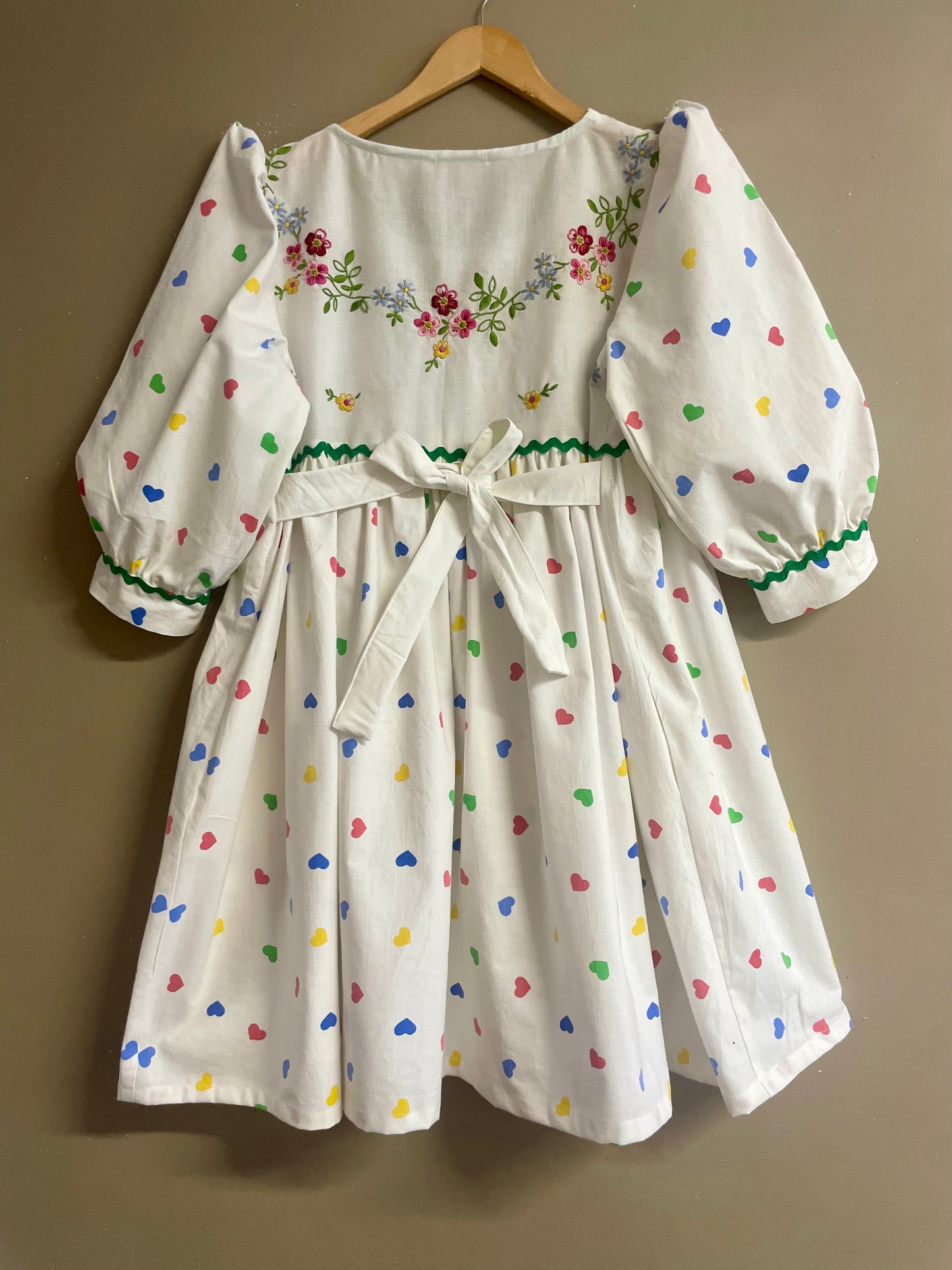 Dress with flover embroidery and hearts