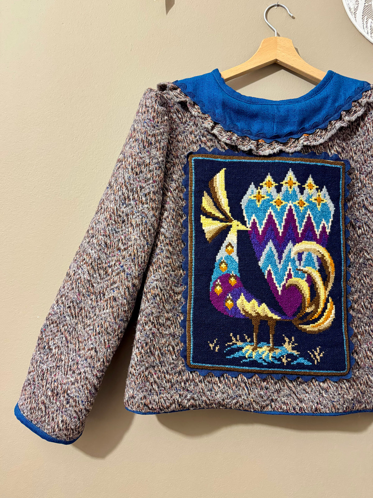 Autumn coat with tapestry