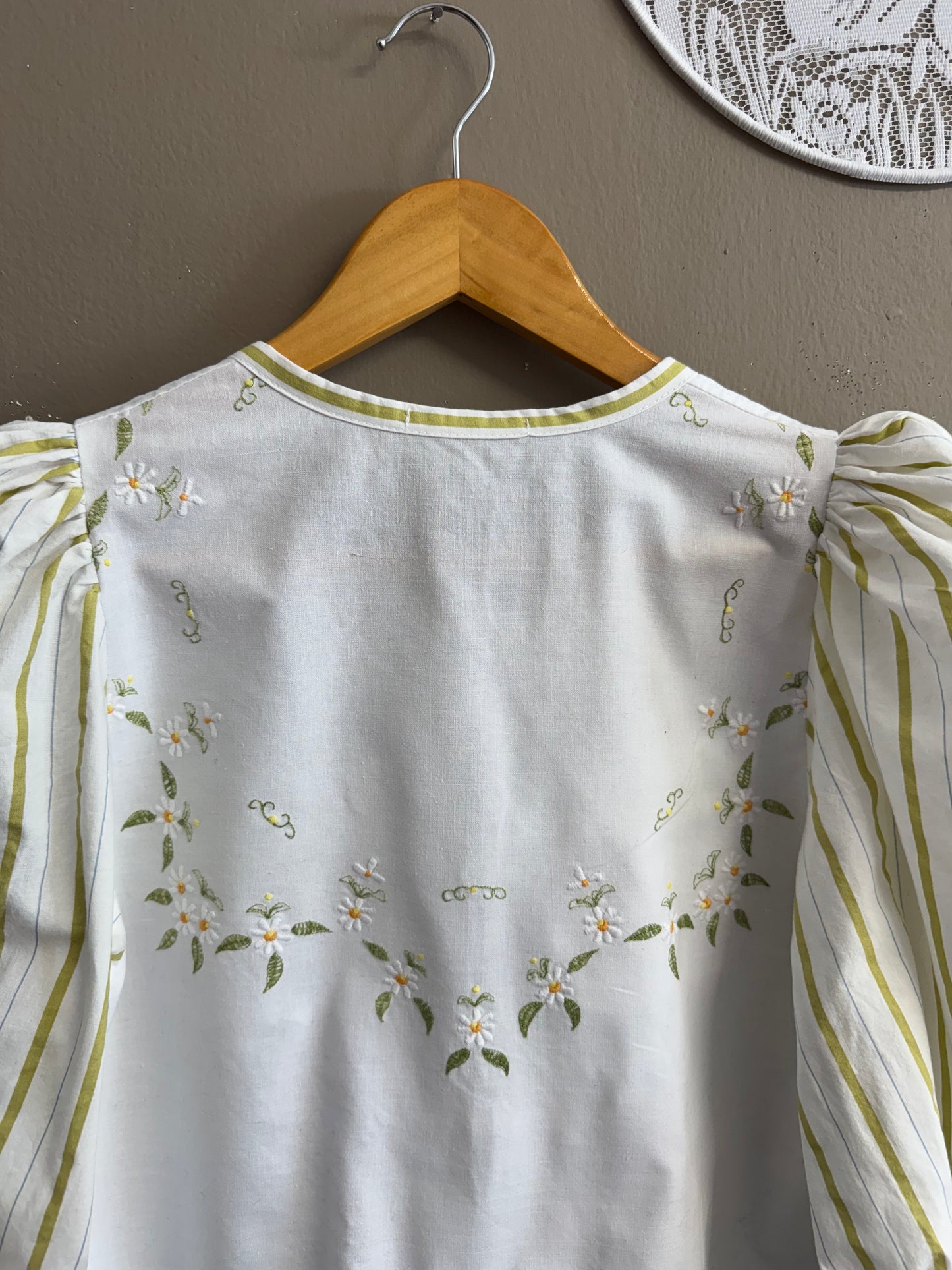 Green embroidery blouse
