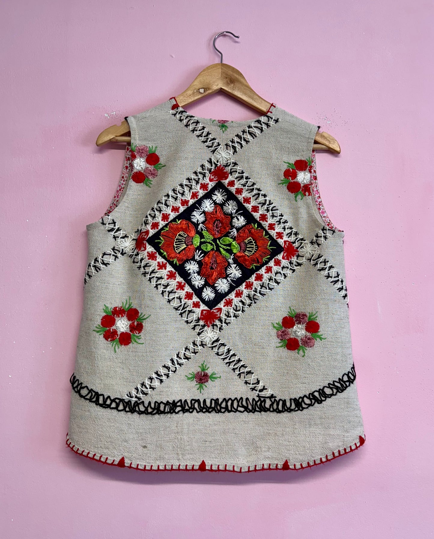 Embroiery vest