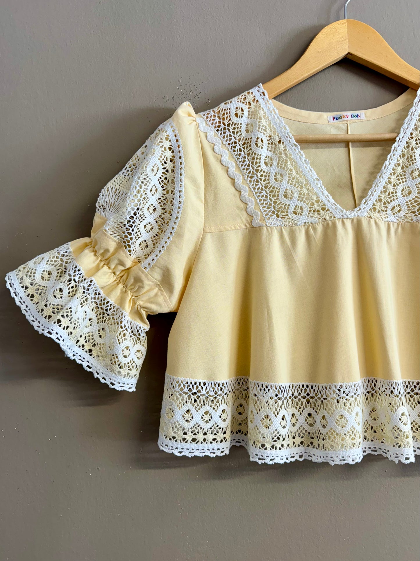 Blouse with hand embroidery