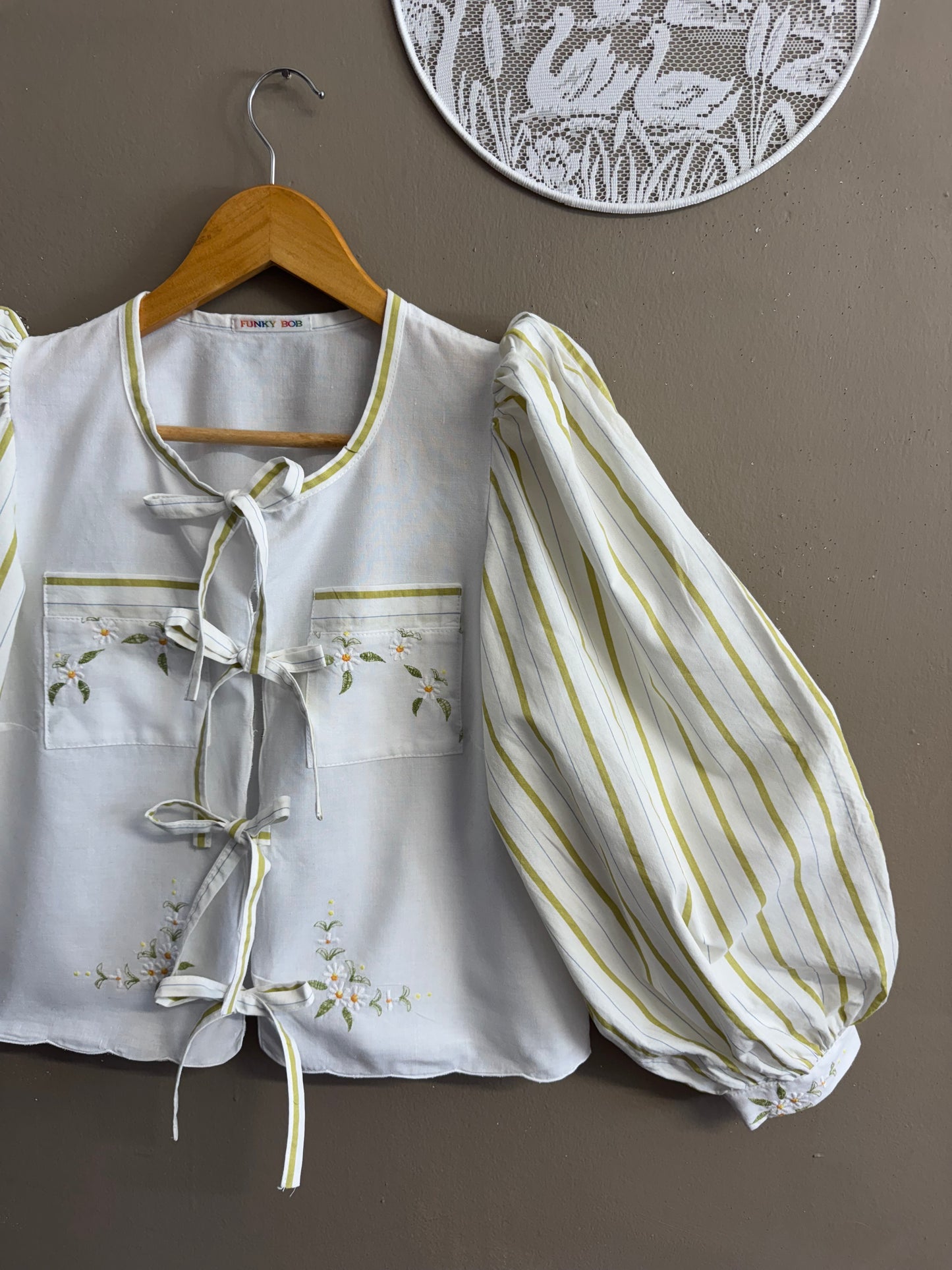 Green embroidery blouse