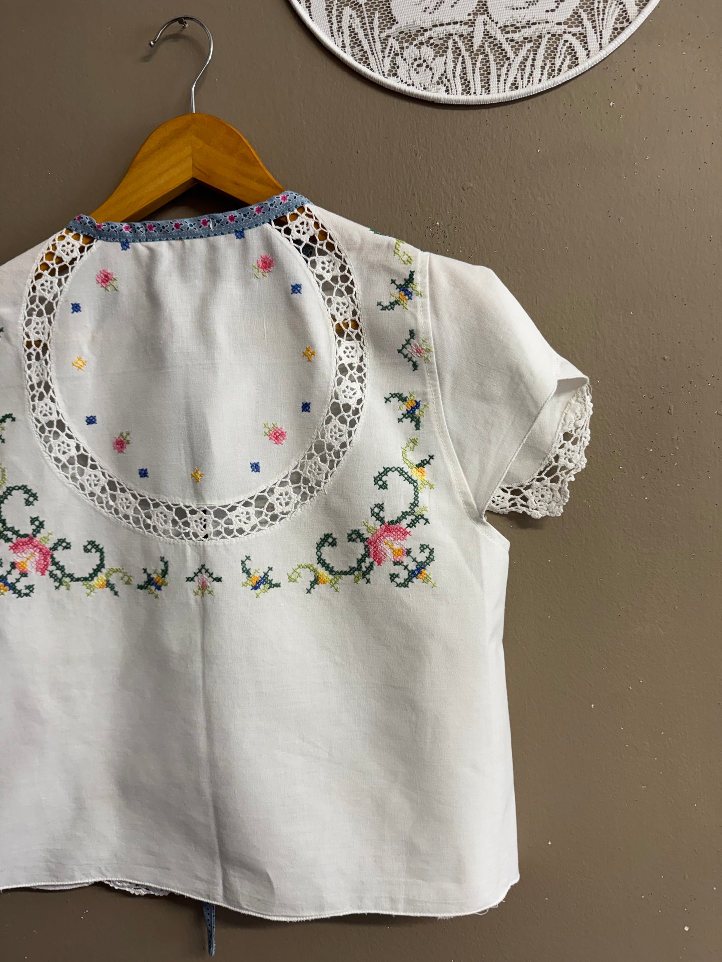 Embroidery blouse
