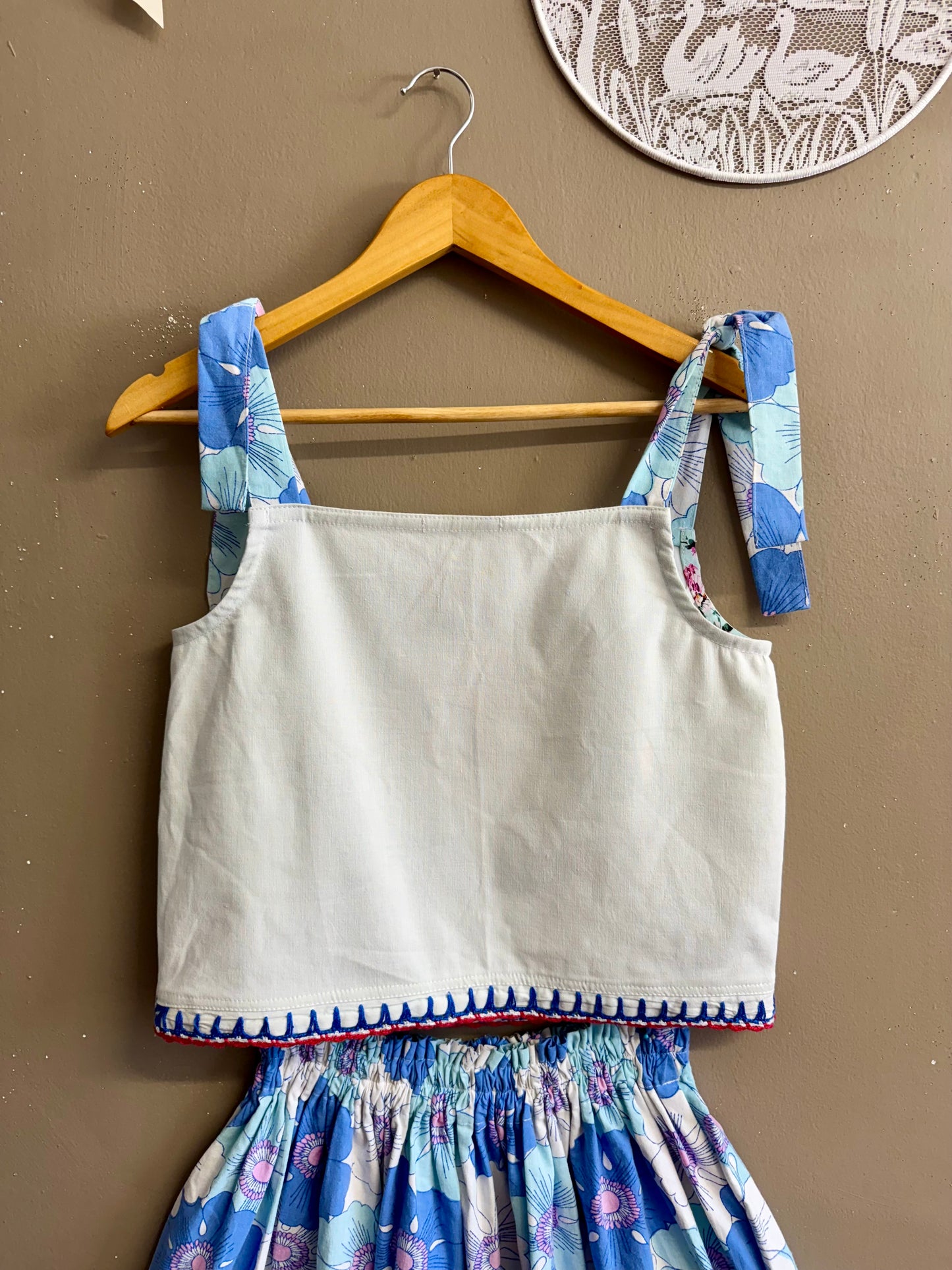 Blue twinset with embroidery
