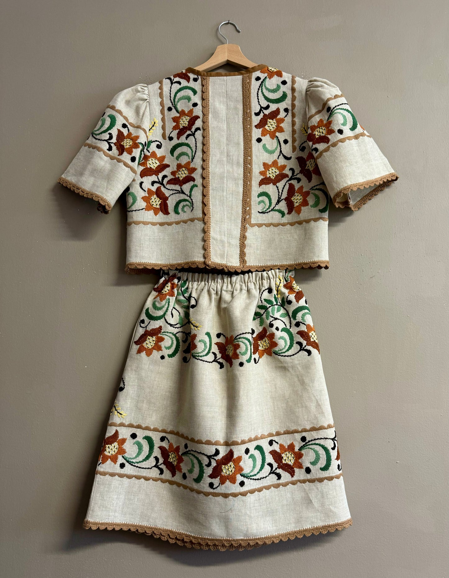Embroidery twinset