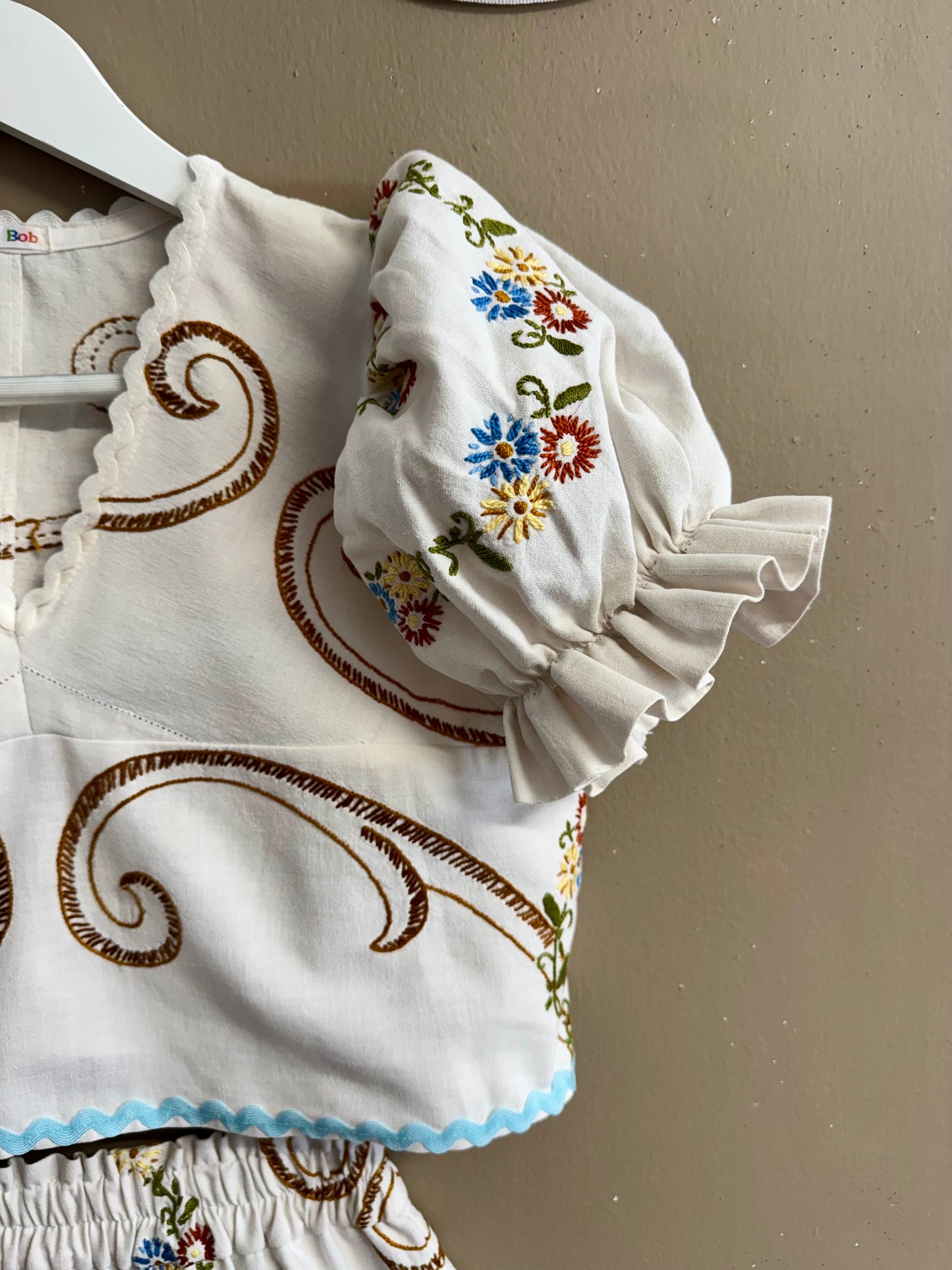 Twinset with embroidery
