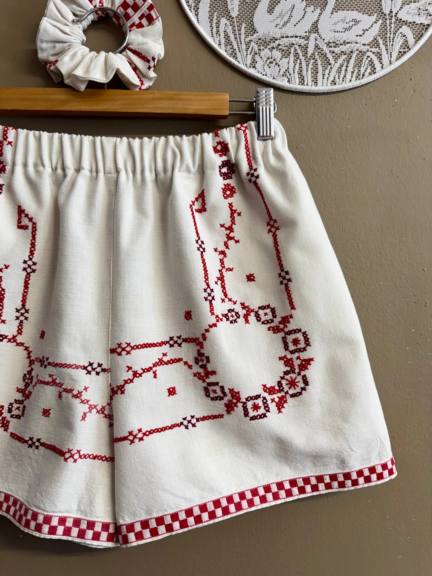 Embroidery short