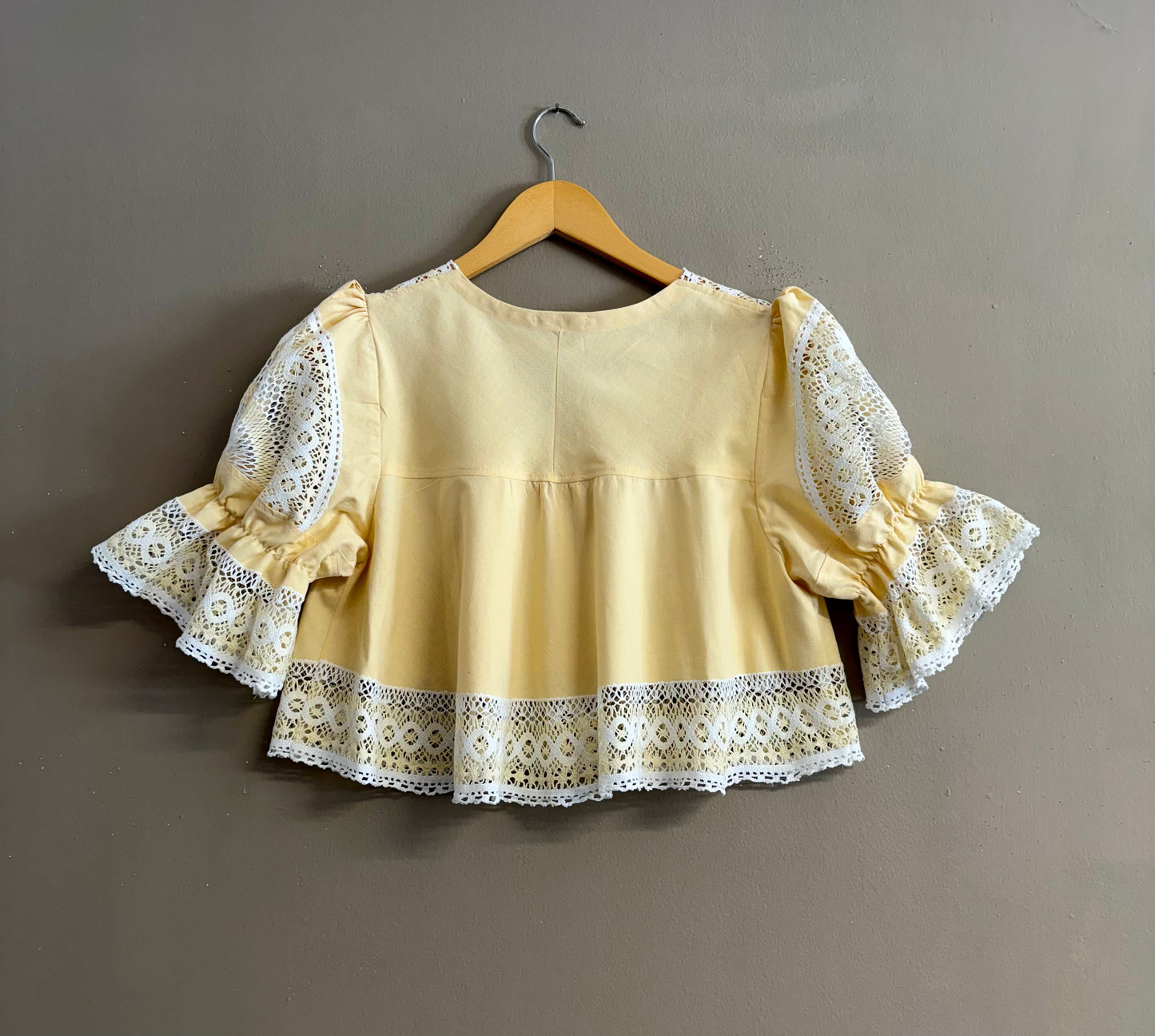 Blouse with hand embroidery