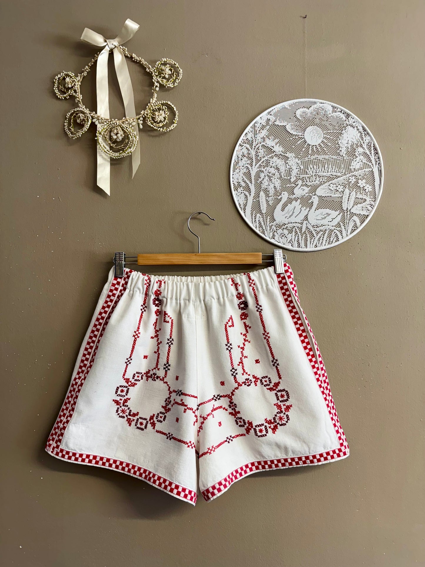 Embroidery short