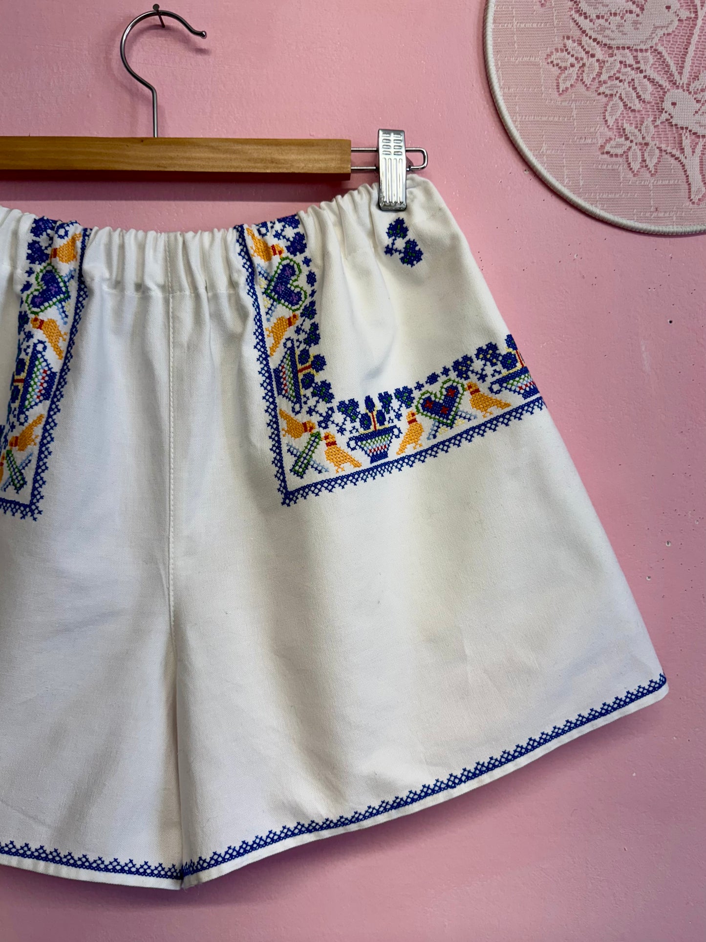 Embroidery short