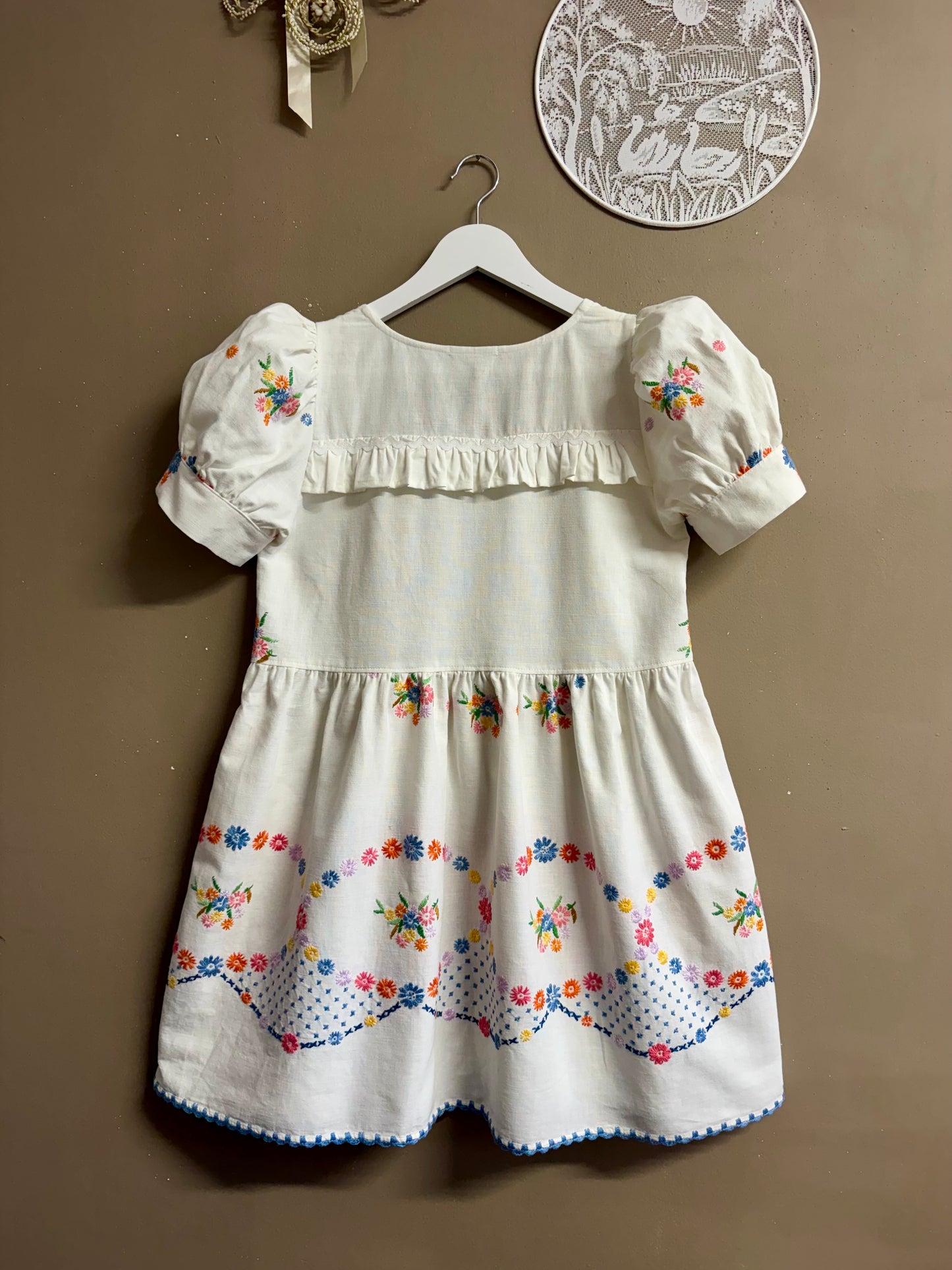 Dress with flowers embroidery
