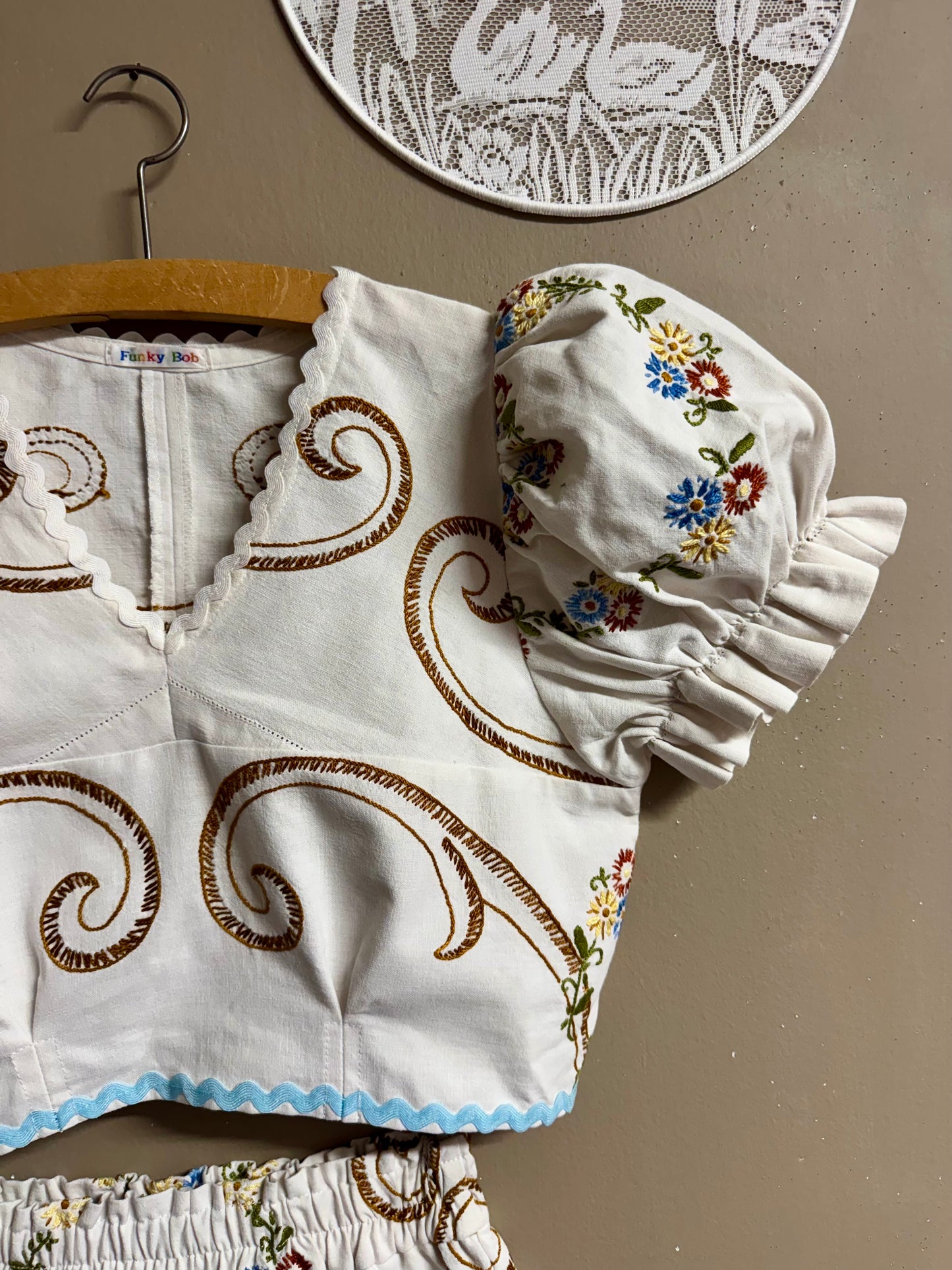 Twinset with embroidery