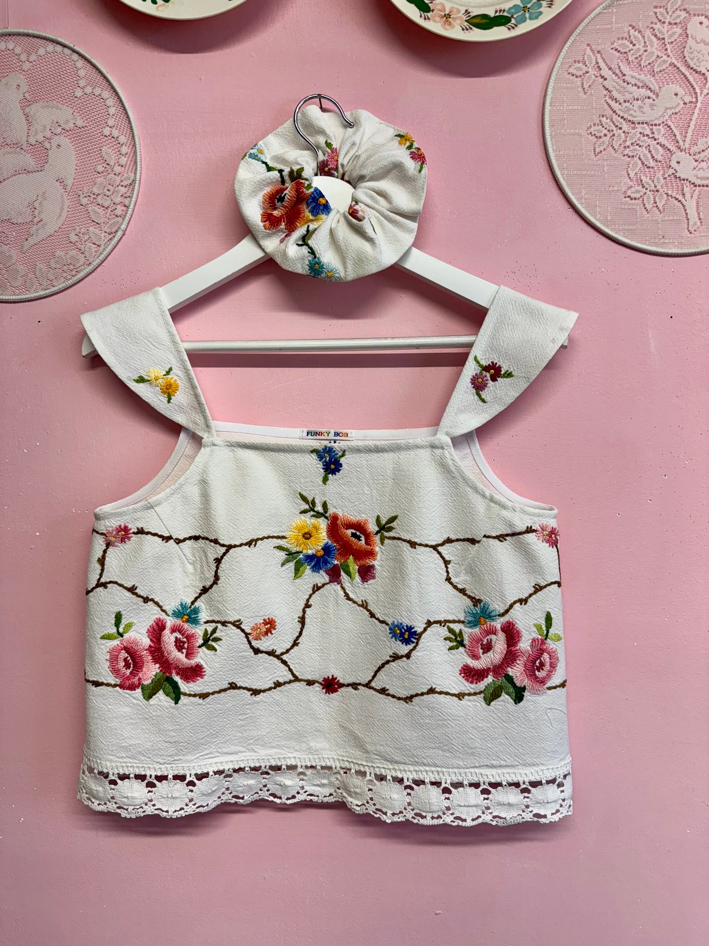 Embroidery top with scrunchie