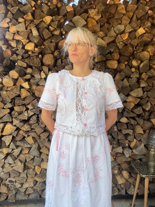 Embroidery white skirt twinset
