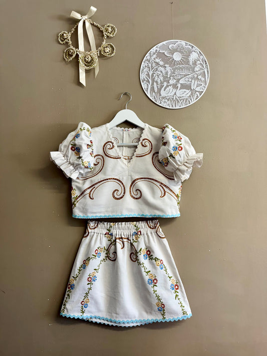 Twinset with embroidery