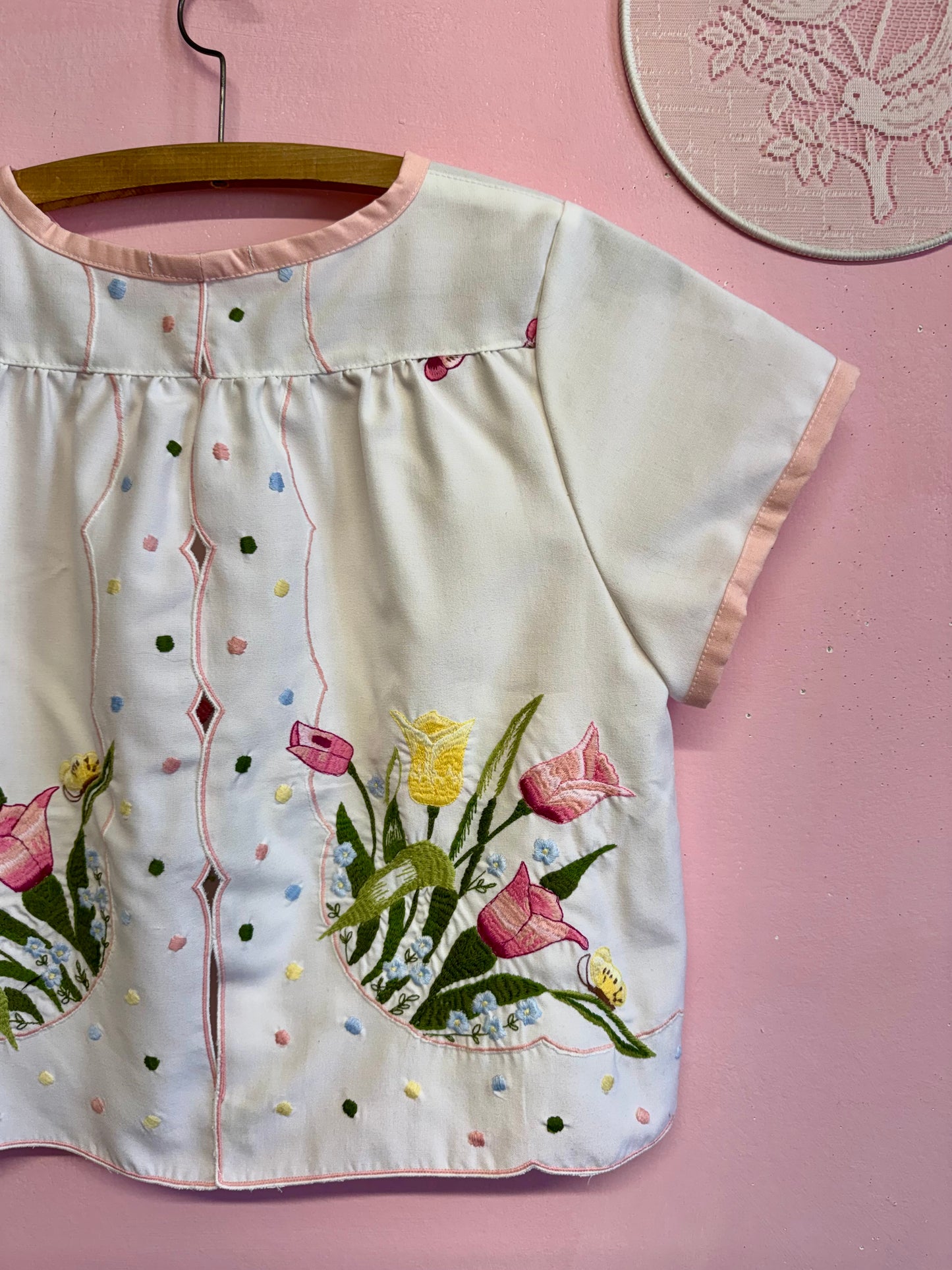 Blouse with tulips