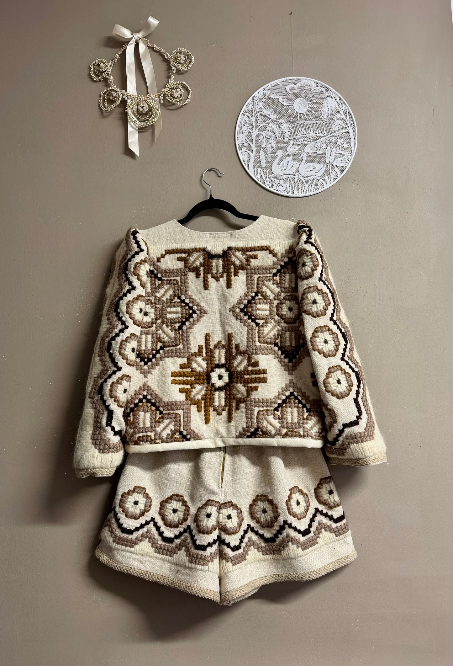 Beige embroidery wool twinset