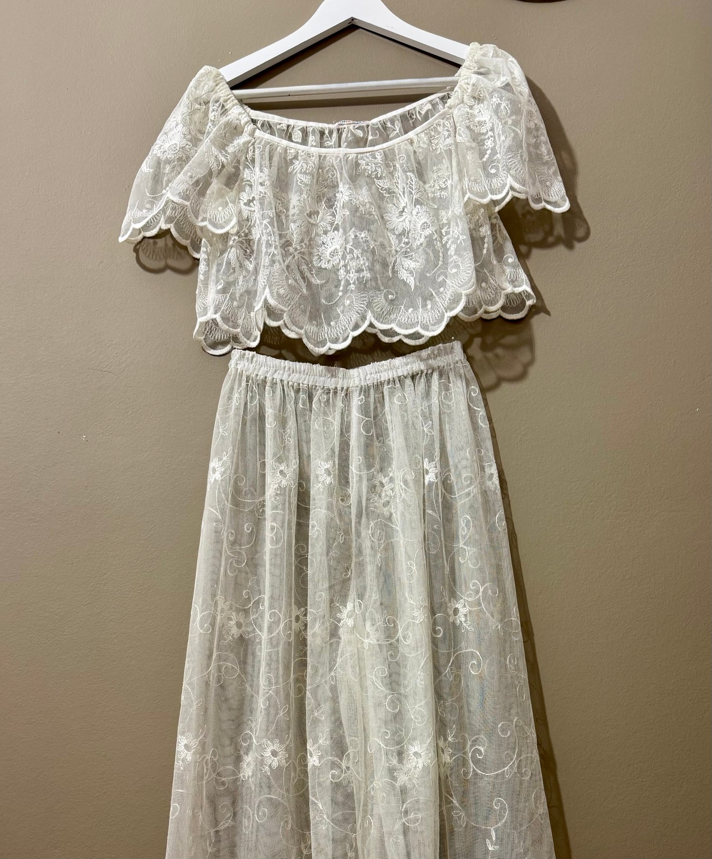Curtain embroidery twinset