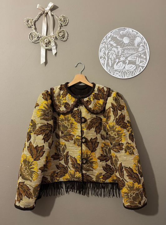 Autumn jacket with lady’s tapestry