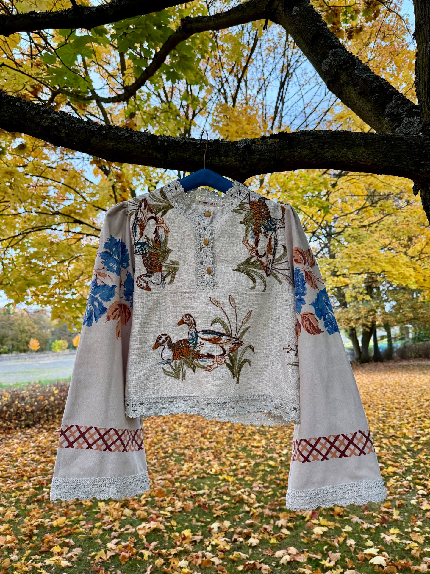 Beige cotton/linen blouse with ducks