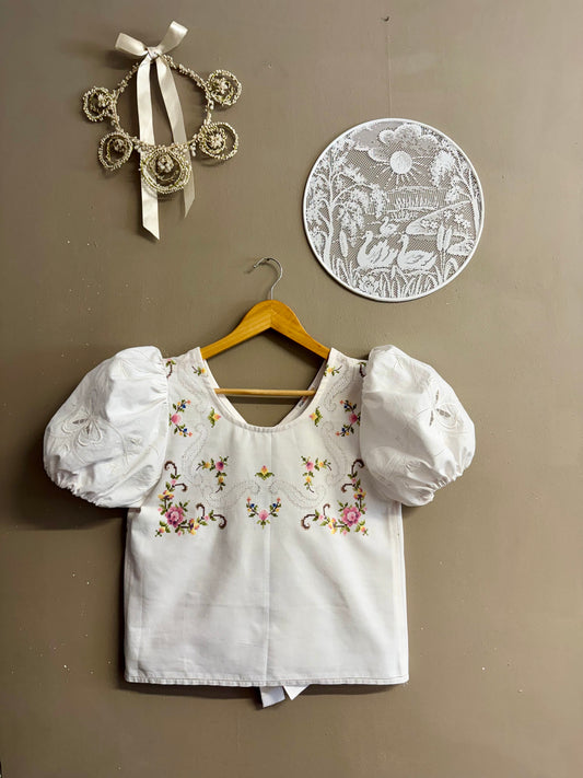 Blouse with roses embroidery
