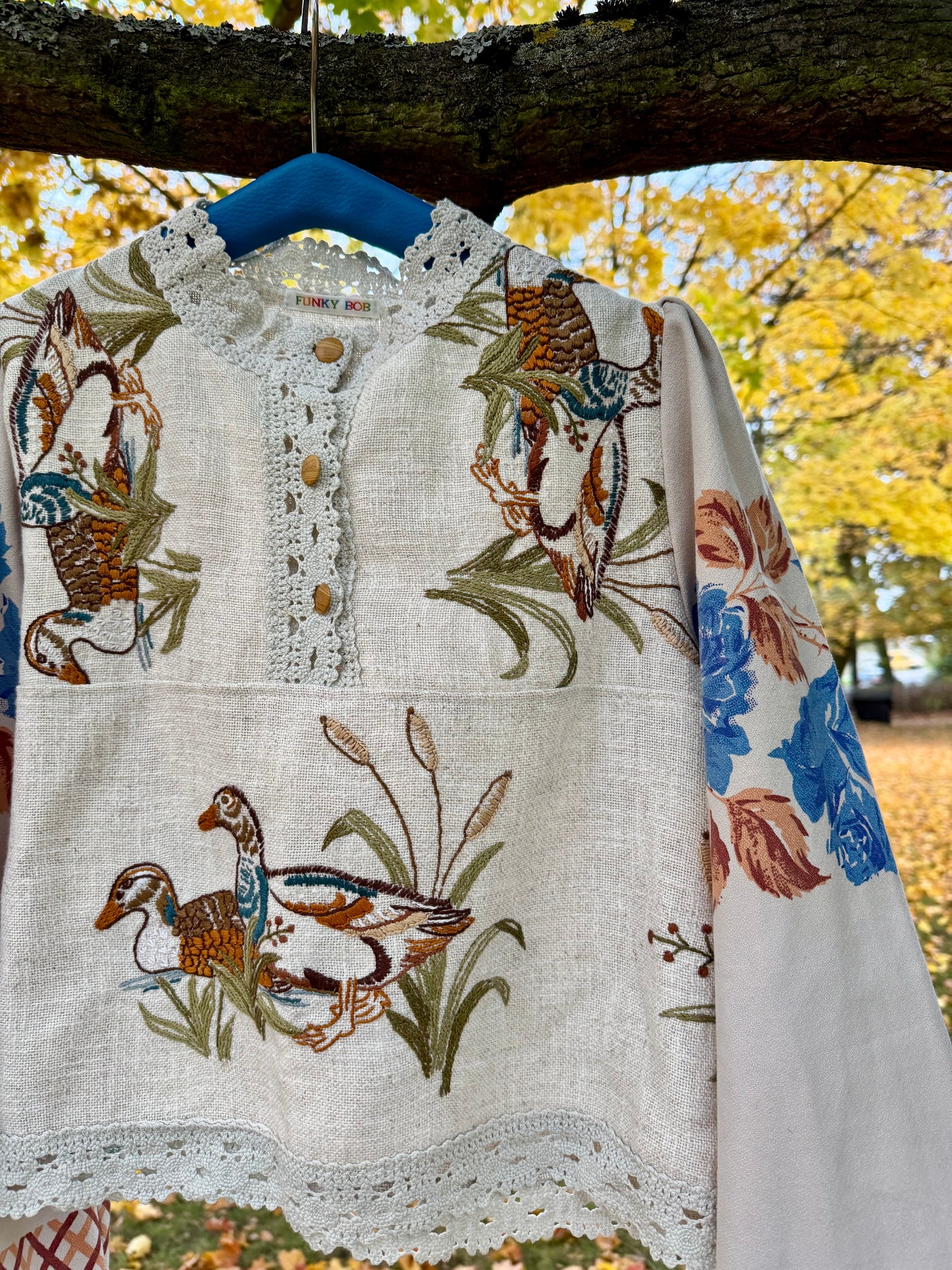 Beige cotton/linen blouse with ducks