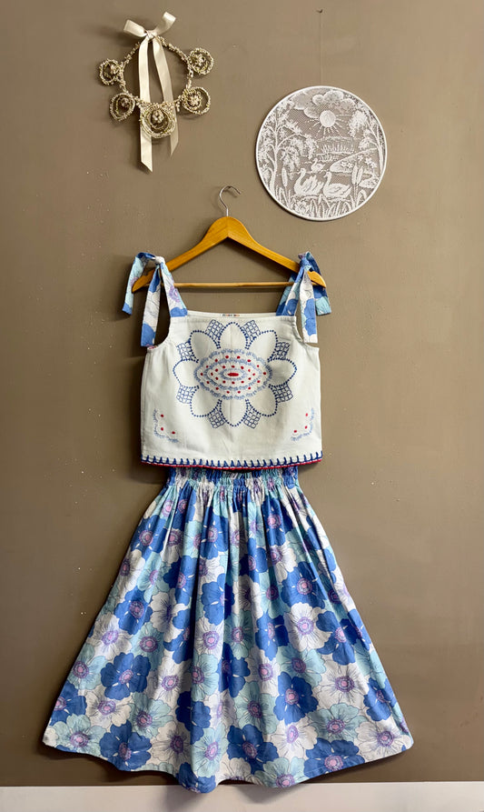 Blue twinset with embroidery