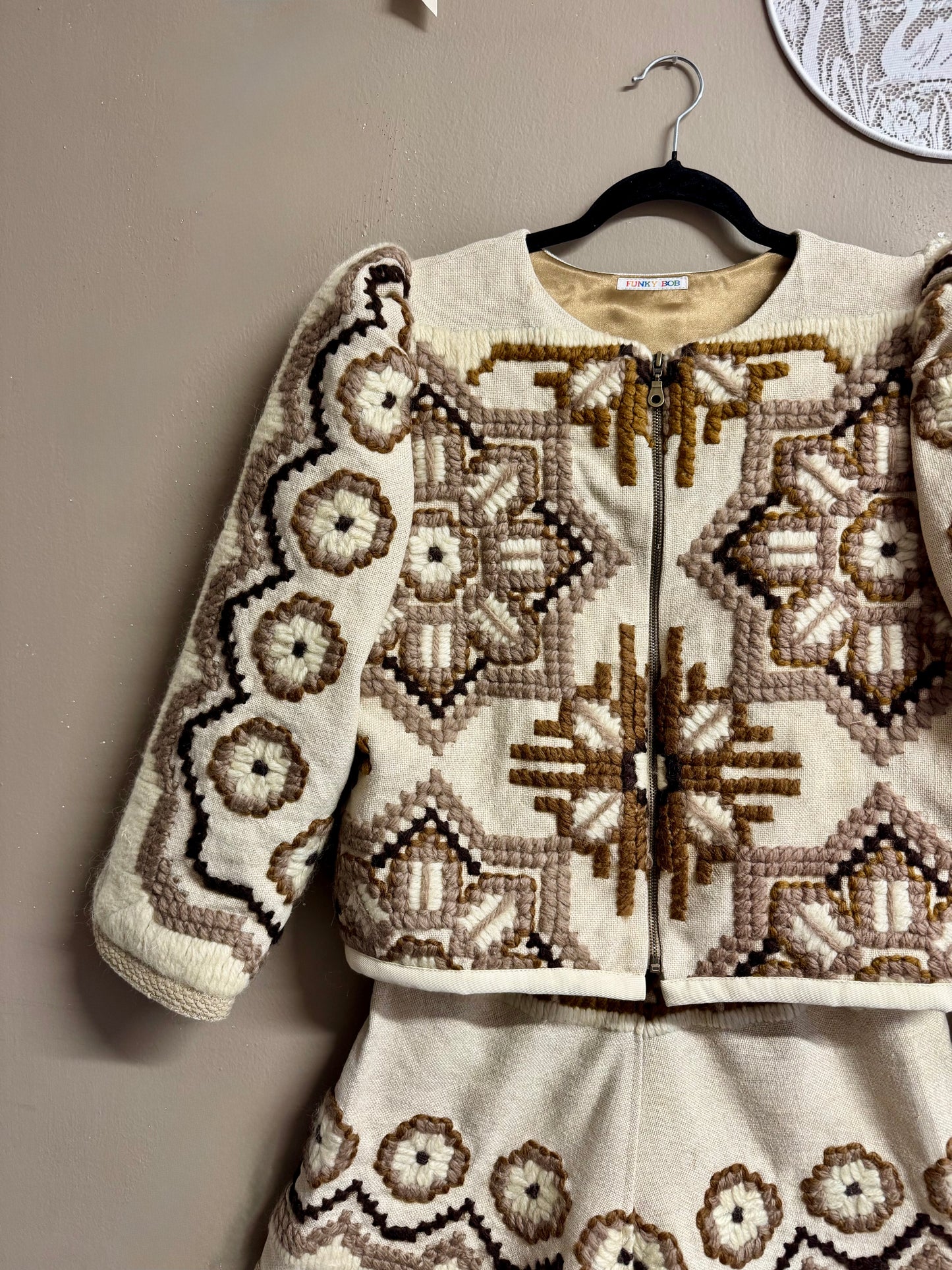Beige embroidery wool twinset