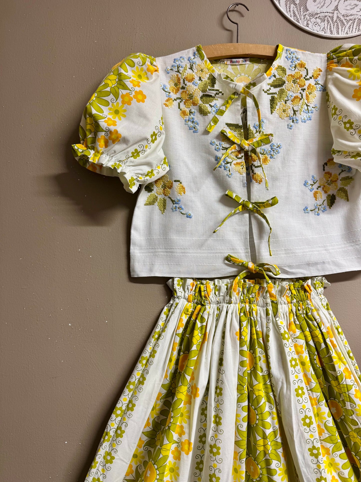 Twinset with embroidery