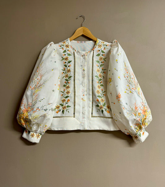 Blouse with flowers