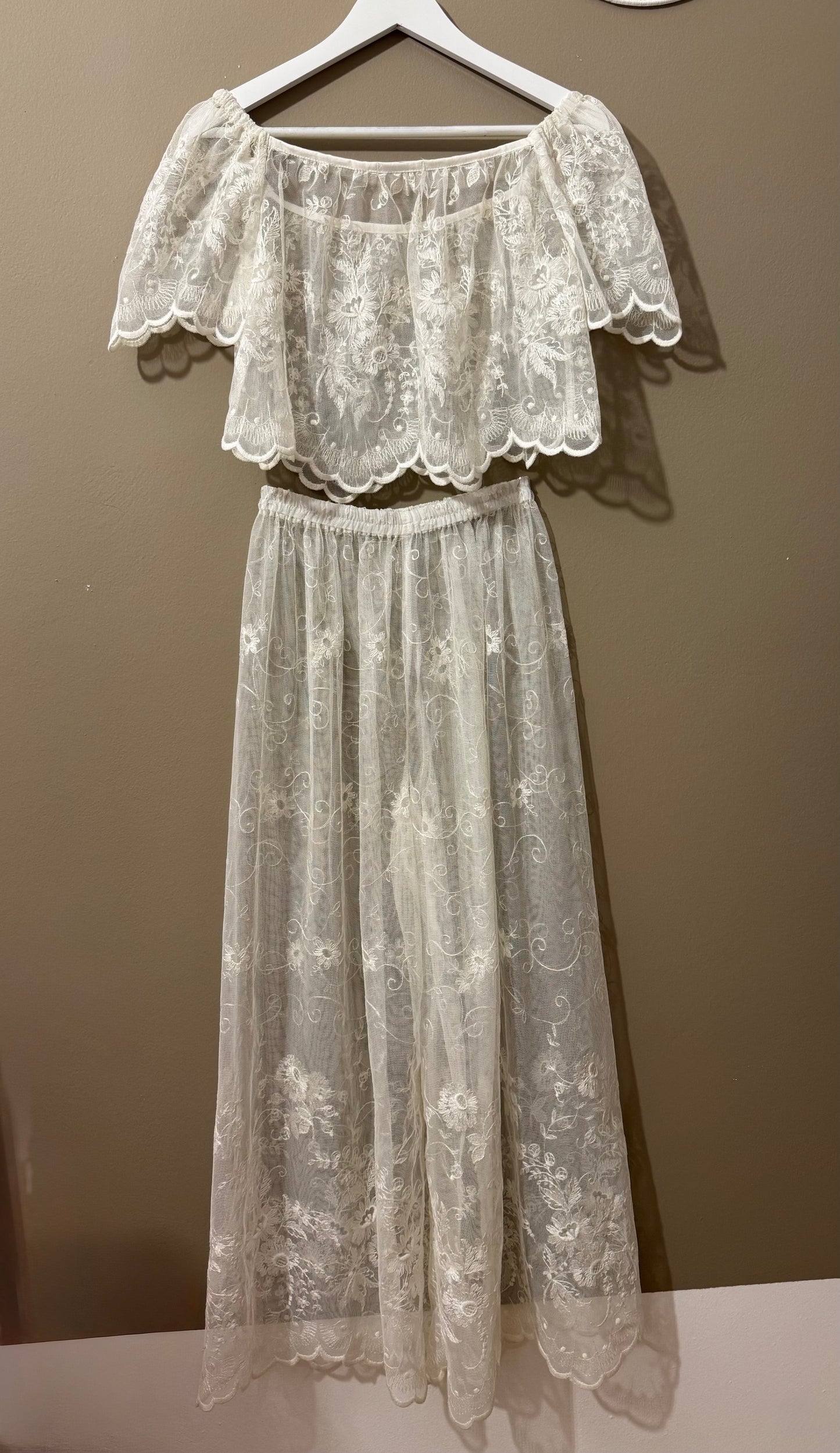 Curtain embroidery twinset