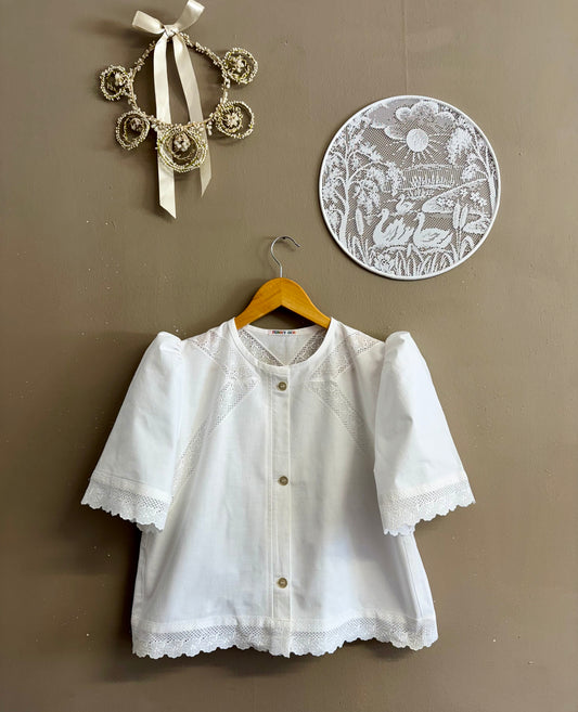 Embroidery with lace
